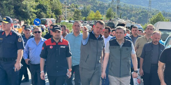 BAKAN YUMAKLI YANGIN BÖLGESİNDE