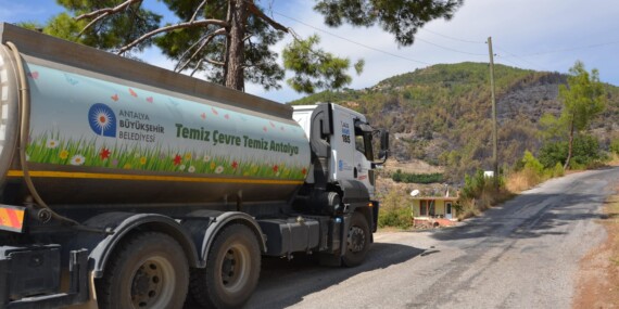 Büyükşehir ekipleri yangın sonrası da sahada