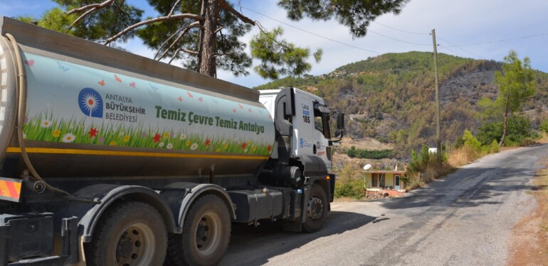 Büyükşehir ekipleri yangın sonrası da sahada