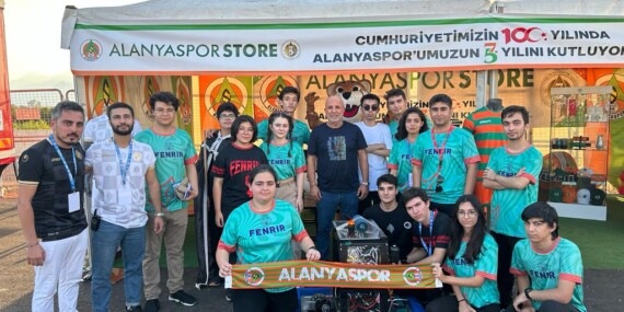 BAŞKAN HASAN ÇAVUŞOĞLU KEPEZ’DE ALANYASPOR STORE STANDINI ZİYARET ETTİ
