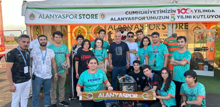 BAŞKAN HASAN ÇAVUŞOĞLU KEPEZ’DE ALANYASPOR STORE STANDINI ZİYARET ETTİ
