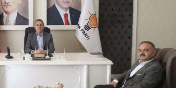 AK PARTİ’YE BAŞKAN YERİNE VEKİLİ GİTTİ