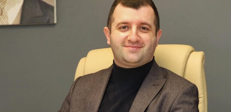 YENİACUN AYRILDI