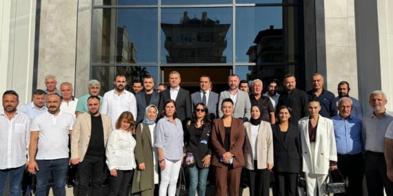 SÜNBÜL VE YÖNETİM KURULU AK PARTİ ALANYA İLÇE TEŞKİLATINI ZİYARET ETTİ