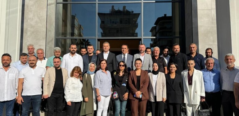 SÜNBÜL VE YÖNETİM KURULU AK PARTİ ALANYA İLÇE TEŞKİLATINI ZİYARET ETTİ