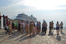 6b94d8e7-43fe-4fb0-8ced-17f3a3408a46-1