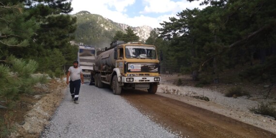 ÇÖKELE YOLU ASFALT GÖRDÜ