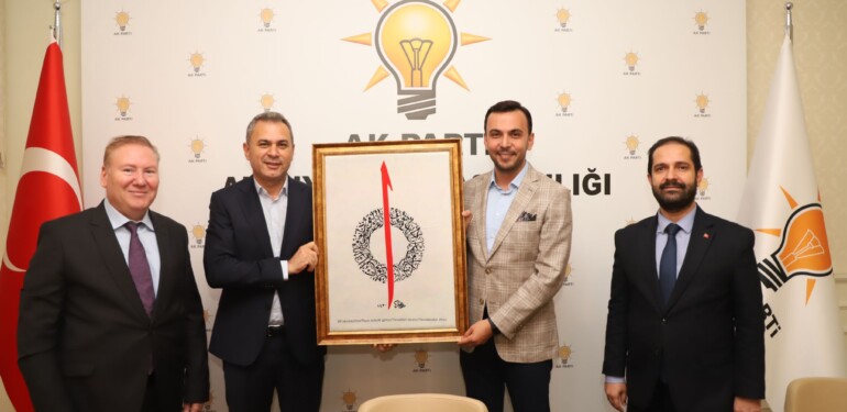 AK PARTİ ALANYA’DAN TOKLU’YA PLAKETLİ TEŞEKKÜR