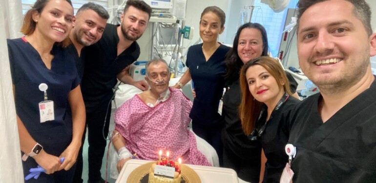 BY PASS OLAN HASTA YENİ YAŞINI SAĞLIK ÇALIŞANLARI İLE BİRLİKTE KUTLADI.