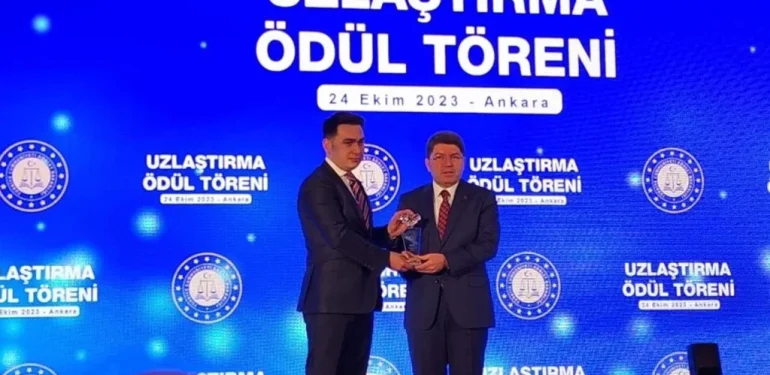 YASİN EMRE’YE ÖDÜL