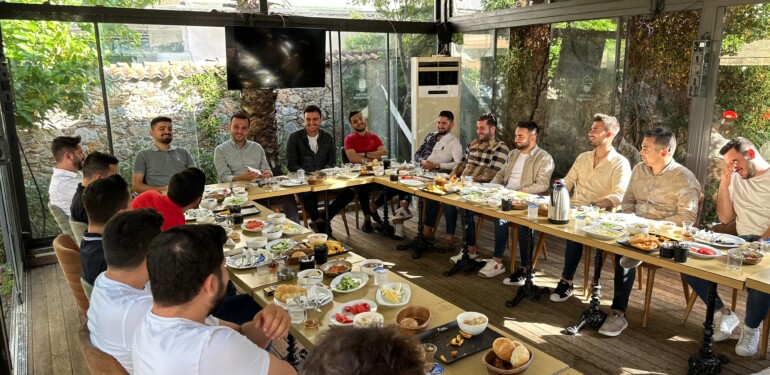 Toklu “Gençlerle iletişimimiz, karşılıklı anlayış, saygı ve sevgi temelinde devam edecektir”