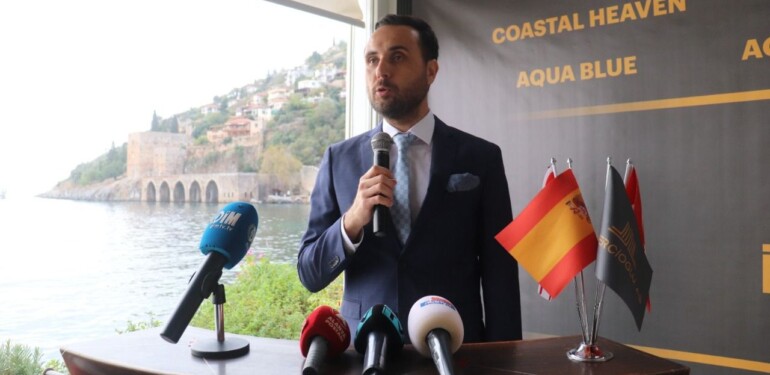 ALKIŞLAR FENERCİOĞLU’NA