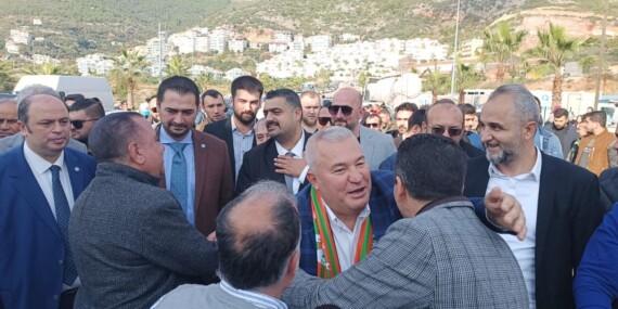 ŞAHİN’E KALABALIK VE COŞKULU KARŞILAMA