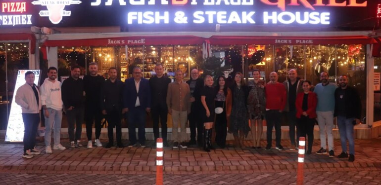 Siyasetin nabzı Jack’s Place’de attı