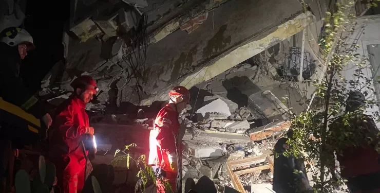 KONAKLI’DA BİNA ÇÖKTÜ