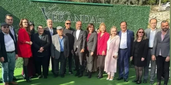 DEMOKRATLAR VERANDA’DA BULUŞTU