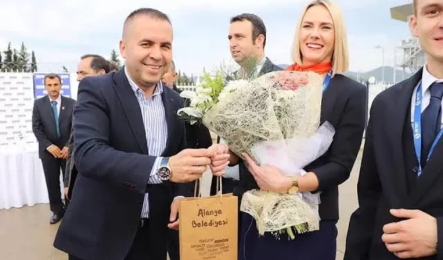 YÜKSEL ADAYLIK İÇİN İSTİFA EDİYOR