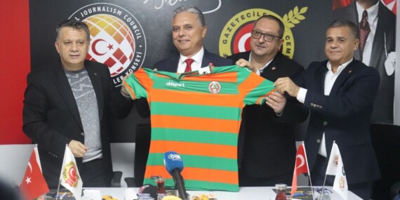 UYSAL ALGC’DE KONUŞTU: ALANYA’NIN TEK MERKEZDEN YÖNETİLMESİ YANLIŞ
