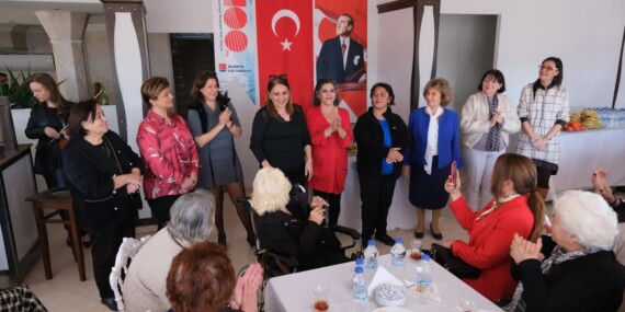 Kadınlardan Özçelik’e tam destek
