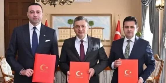 MAAŞINI OKULLARA BAĞIŞLADI
