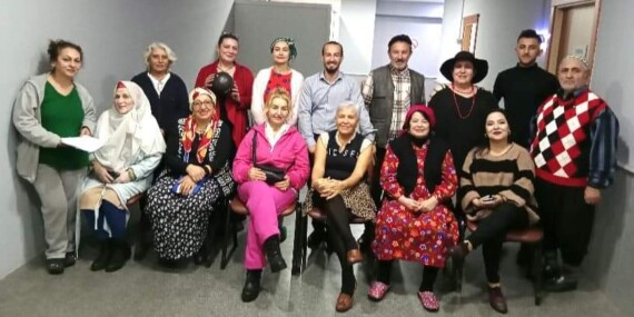 ALANYA’DA EMEKLİLER MAAŞI İLE TİYATRO YAPTI