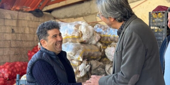 Zafer Partisi Alanya Belediye Başkan Adayı Dr. Tahsin Biner Alanya meyve ve sebze halini gezdi 