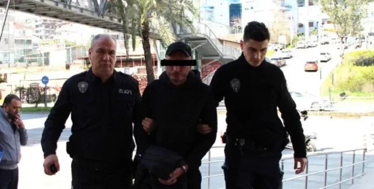 Alanya’da parasızlıktan sokaklara düşen Rus hırsızlık yaptı