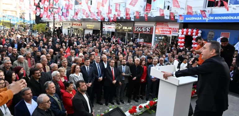 Gazipaşa’da Muhittin Böcek coşkusu