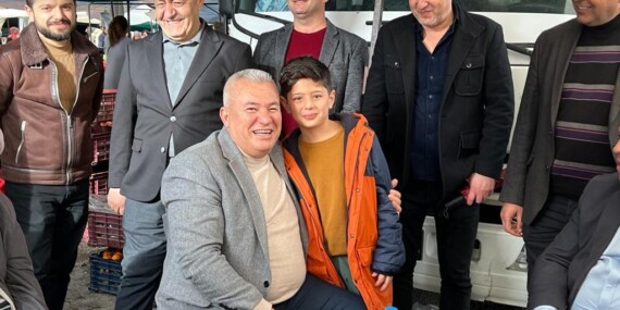 ŞAHİN’DEN MAHMUTLAR’A ÇIKARTMA