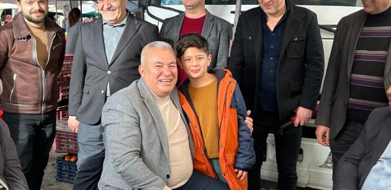 ŞAHİN’DEN MAHMUTLAR’A ÇIKARTMA