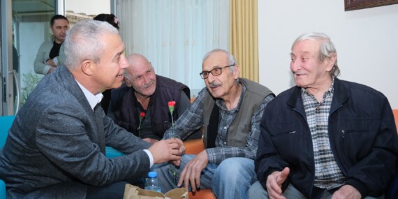 Huzurevi sakinlerinden Özçelik’e “Bizleri siz mutlu edeceksiniz”