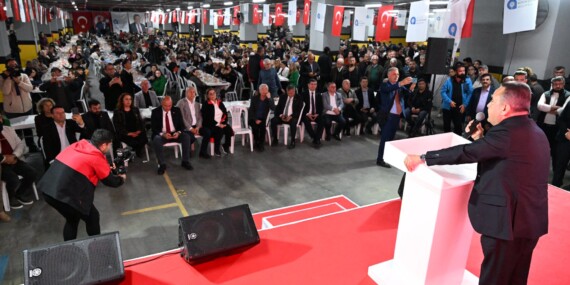 MUHİTTİN BÖCEK FARKINI GÖSTERDİ