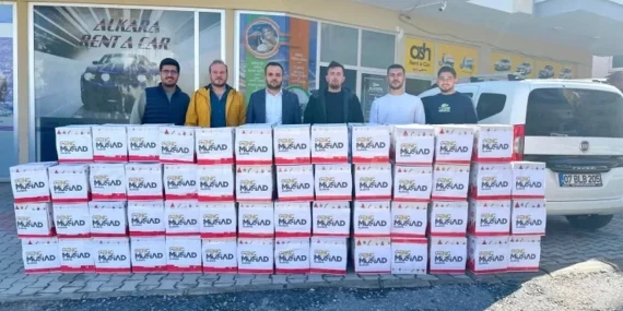 GENÇ MÜSİAD ÜYELERİ ERZAK KOLİSİ DAĞITTI