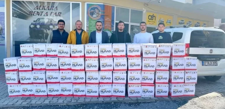 GENÇ MÜSİAD ÜYELERİ ERZAK KOLİSİ DAĞITTI