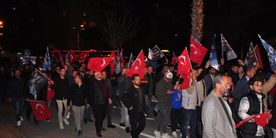 DİK DUR EĞİLME MAHMUTLAR SENİNLE