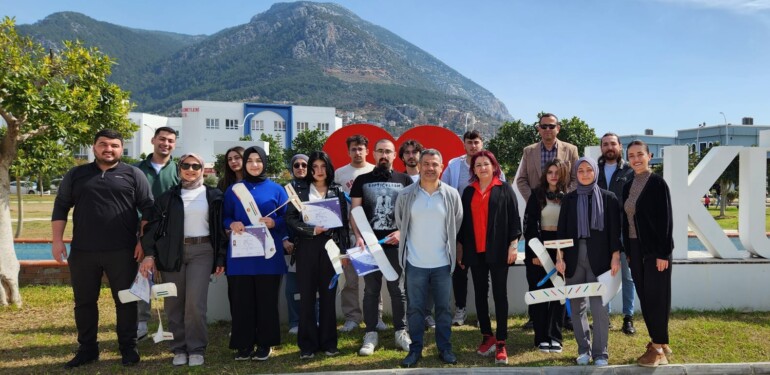 THK Alanya, model uçak kursiyerlerine sertifikalarını takdim etti
