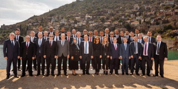 ŞAHİN, “ALANYA YÖNETİLMİYOR İDARE EDİLİYOR”