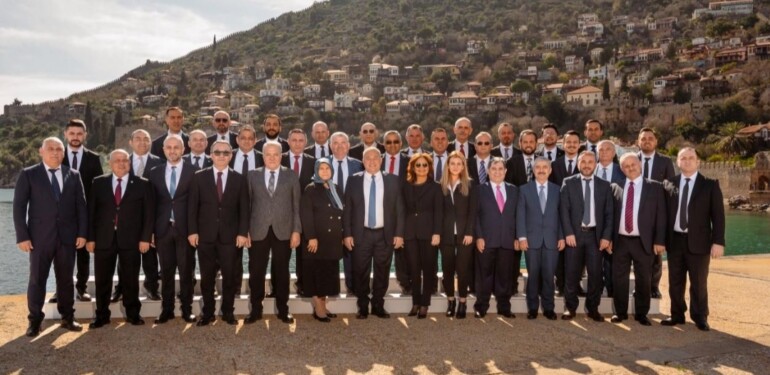 ŞAHİN, “ALANYA YÖNETİLMİYOR İDARE EDİLİYOR”