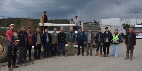 BAŞKAN BÖCEK ZOR GÜNDE ÜRETİCİNİN YANINDA