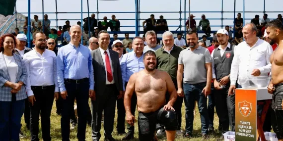 Özçelik, Gazipaşa Yağlı Güreşleri’ne Katılım Sağladı