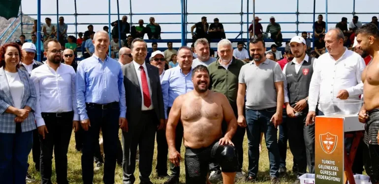 Özçelik, Gazipaşa Yağlı Güreşleri’ne Katılım Sağladı