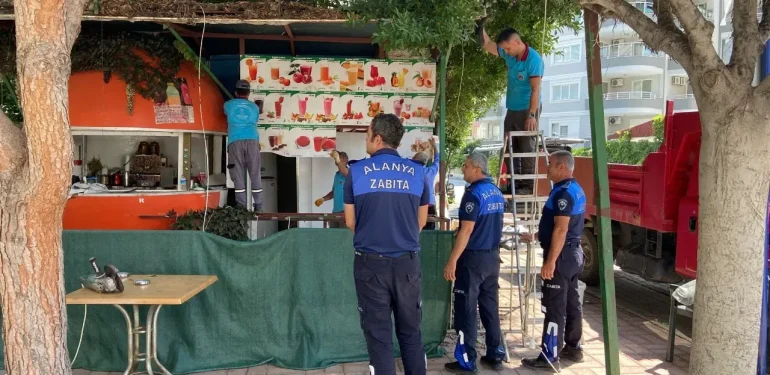 Mahmutlar’da portakal büfelere zabıta müdahale etti