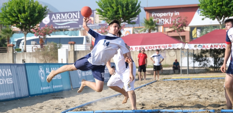 ALANYA’DA HENTBOL ŞENLİĞİ BAŞLADI