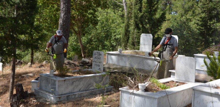 Mezarlıklar bayram ziyaretine hazırlanıyor