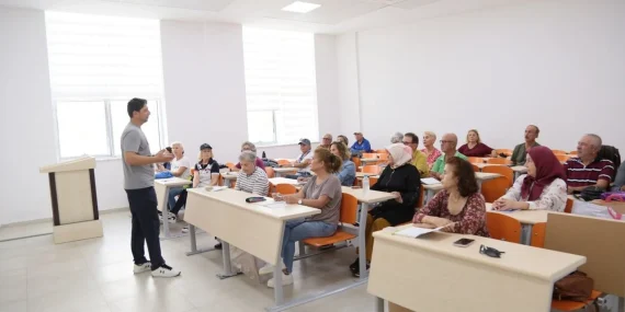 ALKÜ 60+ Tazelenme Üniversitesi öğrencilerini bekliyor