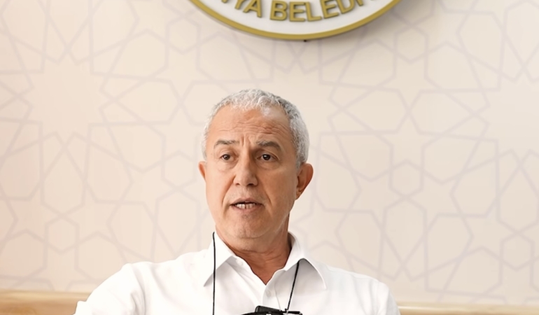 Başkan Özçelik: Striptiz bar ruhsatı vereceğim!