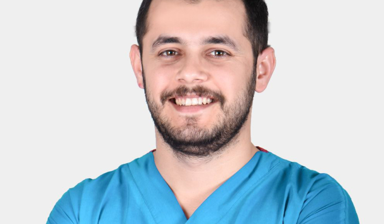 Diş Hekimi Ali Top Mahmutlarda