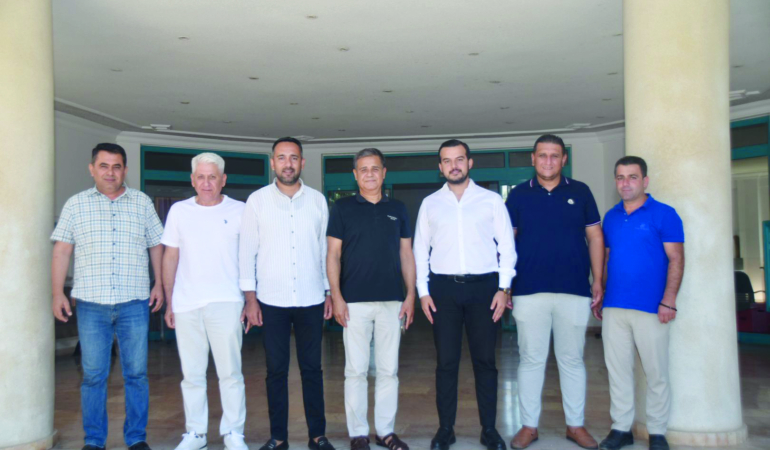 Sarımut Şenlik çalışıyor