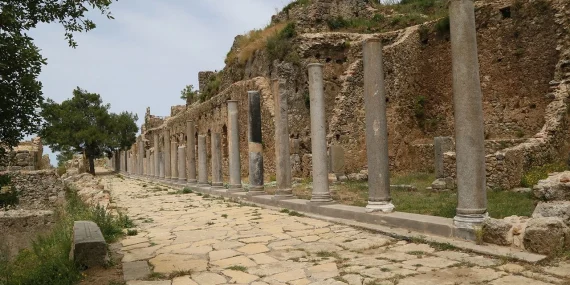 ALTAV YÖNETİMİ SYEDRA ANTİK KENTİ’Nİ GEZDİ