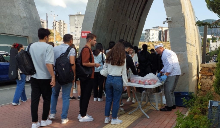 Büyükşehir’den çorba ikramı